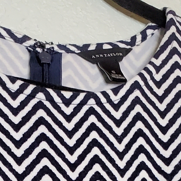 ANN TAYLOR | Navy White Chevron Sleeveless Dress - Picture 5 of 6